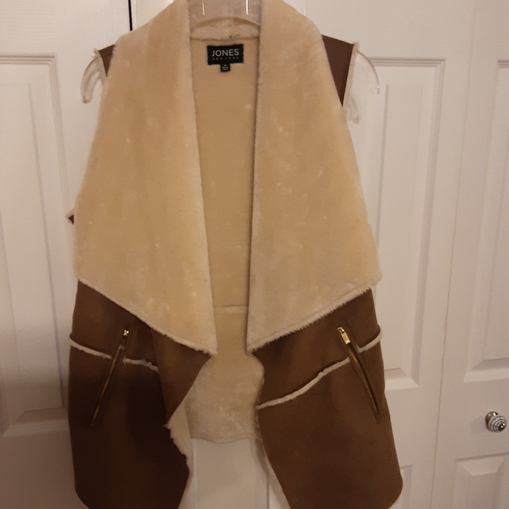 Jones New York Camel & Cream Faux Sherling Vest